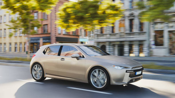 Carro elétrico produzido por montadora brasileira circulando em cidade moderna