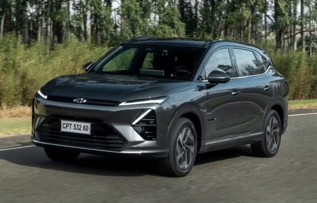 Chevrolet Captiva EV 2026 branco estacionado, SUV elétrico importado da China