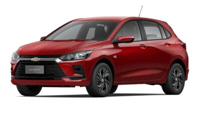 Chevrolet Onix 1.0 com desconto de R$15 mil antes da Black Friday, destaque para design e tecnologia.