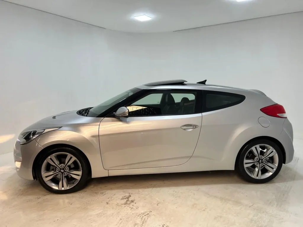 Veloster 1.6: parece esportivo
